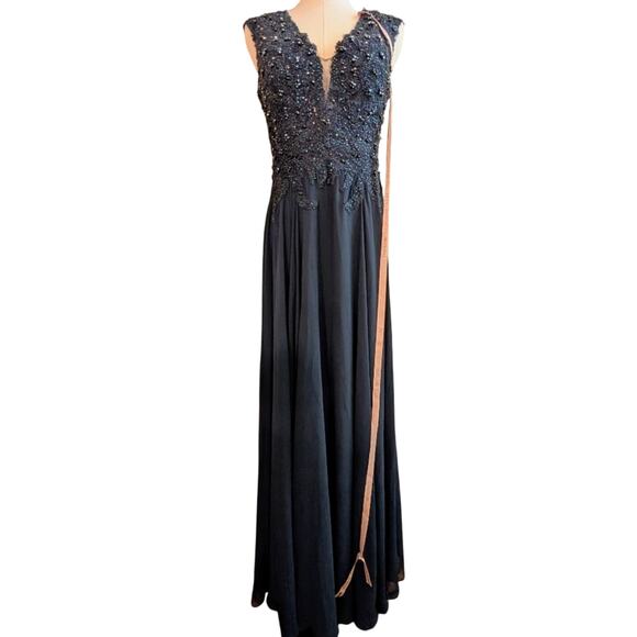 Mac Duggal Navy Applique Cap Sleeve Bodice Flowy Gown Size 6 - Picture 1 of 9